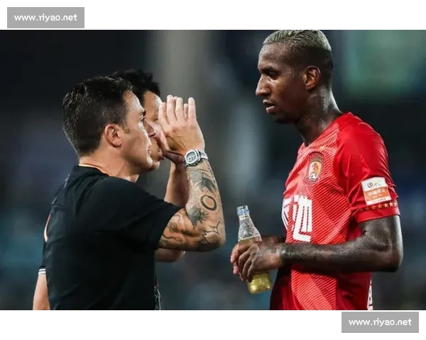 安德鲁斯亮剑小蜜蜂：定位球大师升任主帅，誓言率队展翅高飞