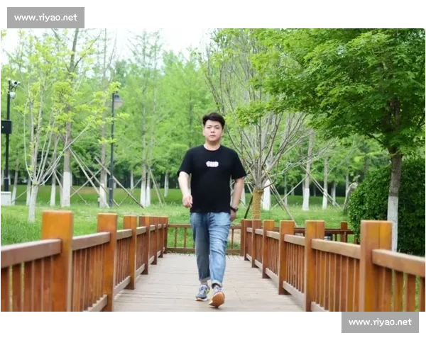 父爱如山！亚马尔父亲 39 岁生日晒合影：10 号传承，儿子未来可期